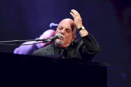 video:-billy-joel-sufre-caida-durante-su-concierto-en-connecticut