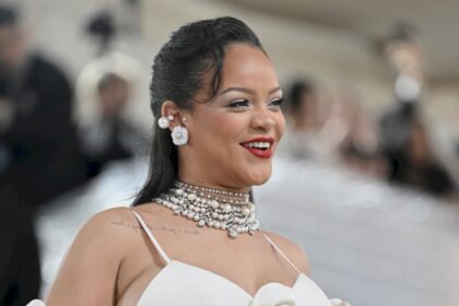 rihanna-anuncia-su-tercer-embarazo-en-la-met-gala-2025