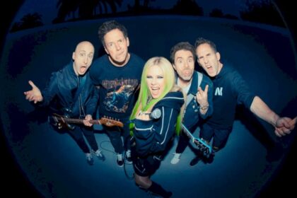 avril-lavigne-y-simple-plan-traen-de-vuelta-el-inicio-de-los-2000s-con-‘young-&-dumb’