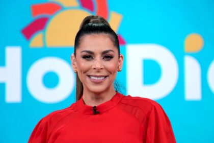 lourdes-stephen-y-jessica-carrillo-reciben-sorpresa-en-al-rojo-vivo-por-el-dia-de-las-madres