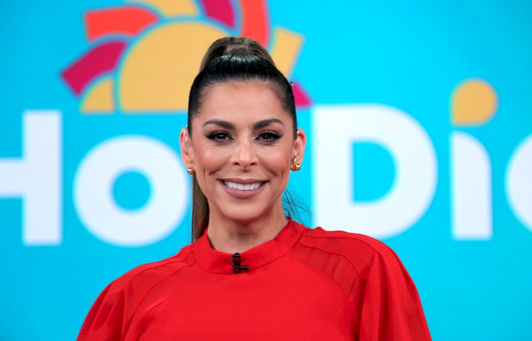 lourdes-stephen-y-jessica-carrillo-reciben-sorpresa-en-al-rojo-vivo-por-el-dia-de-las-madres