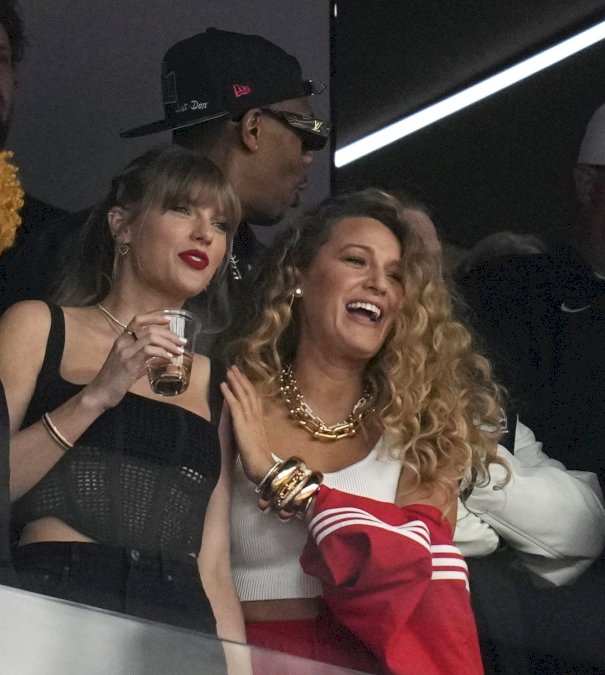 abogados-de-justin-baldoni-aseguran-que-blake-lively-amenazo-a-taylor-swift-si-no-la-ayuda