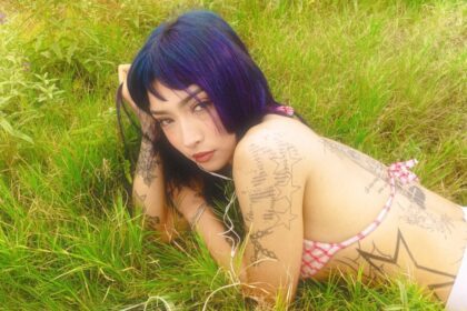 iza-tkm-presenta-‘t-escucho-al-pensar’,-el-primer-sencillo-de-su-album-debut: