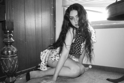 charli-xcx-cree-que-su-proximo-album-podria-“ser-un-fracaso”,-y-eso-no-le-importa