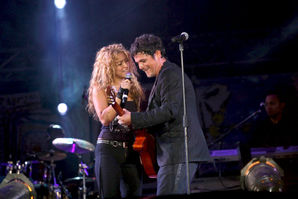 alejandro-sanz-revela-que-hay-quimica-cuando-trabaja-con-shakira
