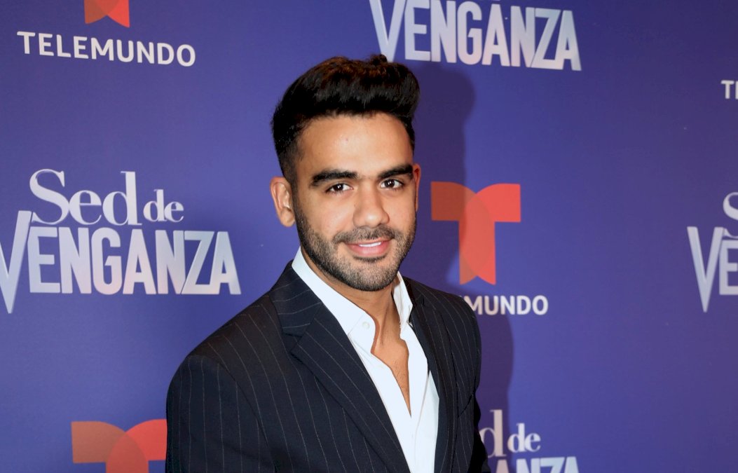 carlos-adyan-y-chiky-bombom-enfrentan-a-nacho-cassano-en-el-show-en-casa-con-telemundo 