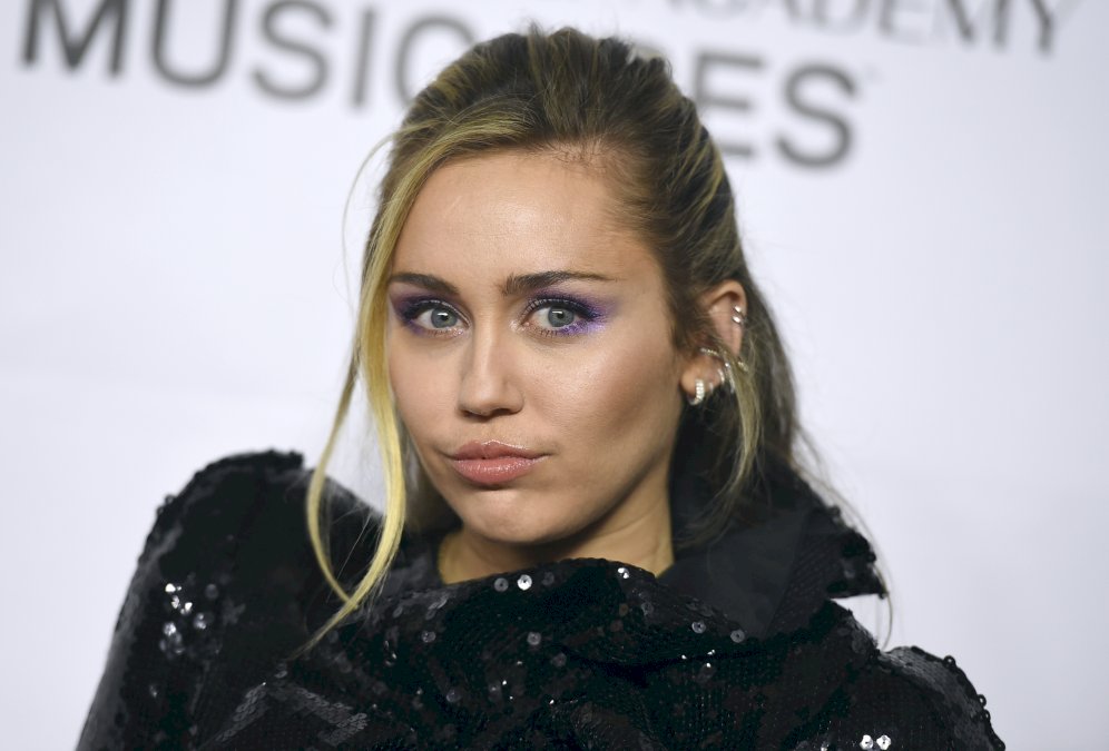 miley-cyrus-mentia-a-su-contador-para-cubrir-gastos-de-drogas