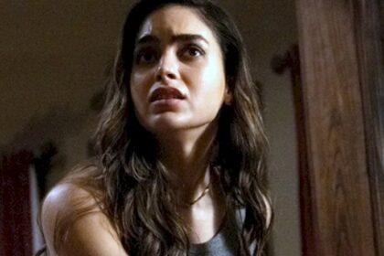 john-travolta-y-melissa-barrera-protagonizan-“black-tides”,-el-nuevo-terror-marino-de-renny-harlin