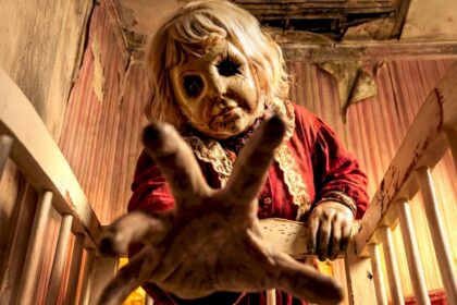 dolly”-muestra-su-rostro-mas-inquietante-en-su-poster-oficial