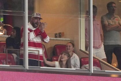 taylor-swift-habria-pospuesto-sus-planes-de-boda