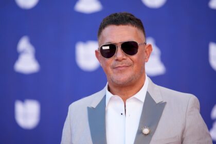 alejandro-sanz-se-pronuncia-sobre-el-caso-de-julio-iglesias:-“me-cuesta-mucho-creerlo”