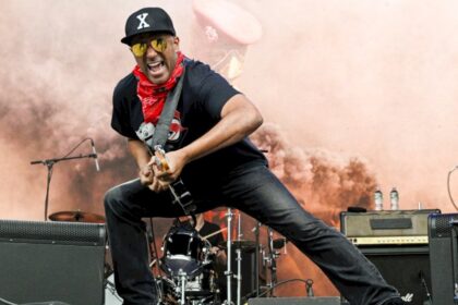 tom-morello-contra-el-fascismo:-el-guitarrista-dara-un-concierto-benefico-en-minnesota